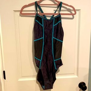 NWOT Athleta One-Piece Grey and Blue Patterned Swimsuit